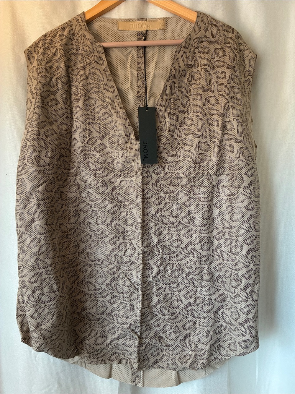 DROMe Taupe & Brown Patterned V-Neck Sleeveless Top